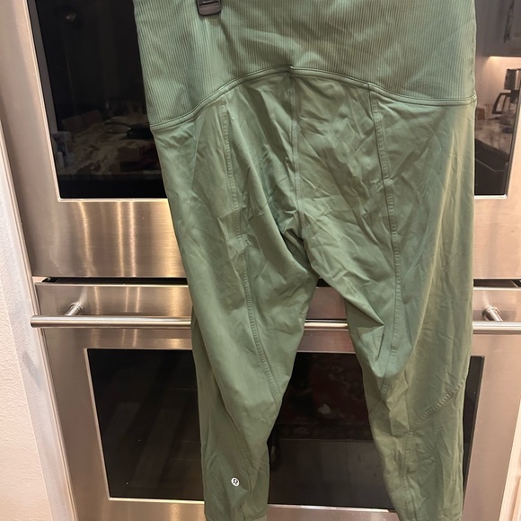 Lululemon Athletica Green Leggings size 12 (no tag) - Picture 2 of 2